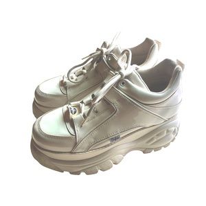 Buffalo platform shoes patent white